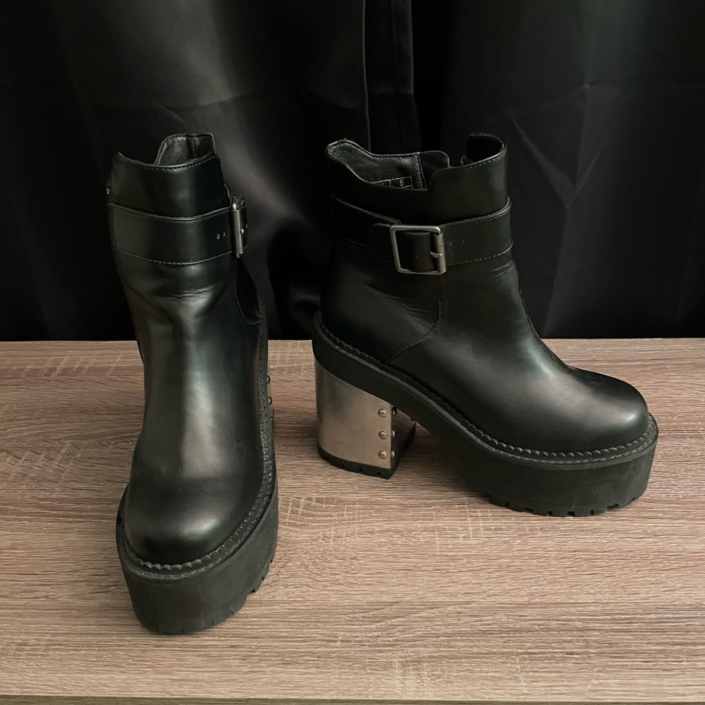 Killstar- Size 7- worn maybe 3 times